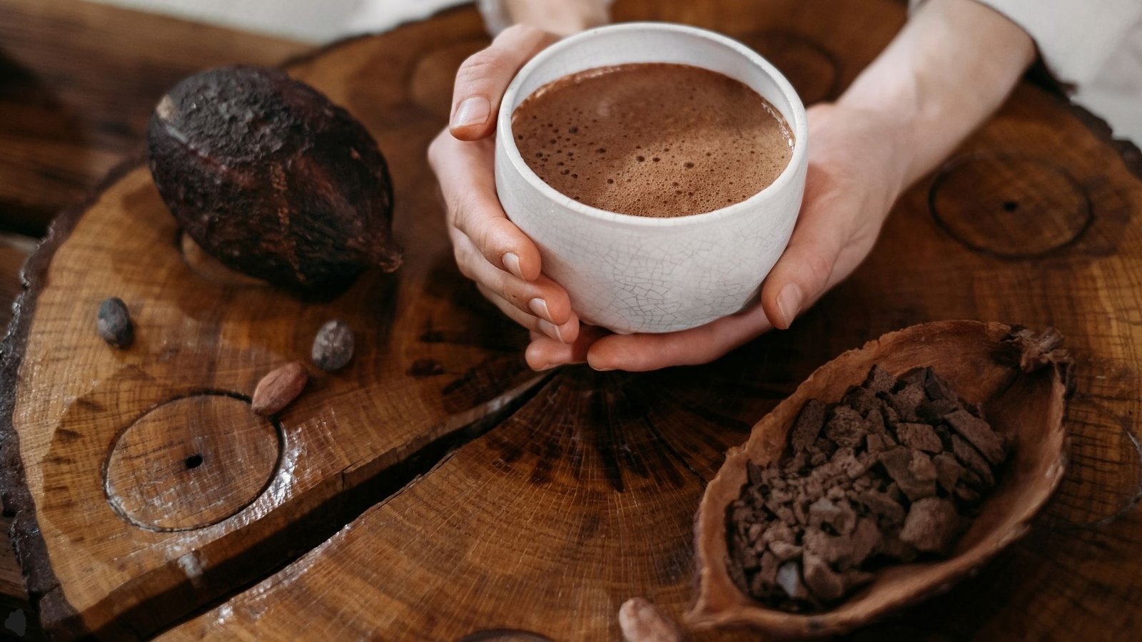 Warme kop pure ceremoniële cacao van Eunicea's Cacao